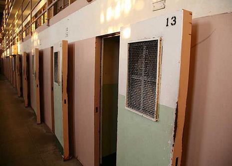UK urged to build super-prisons to replace crumbling jails