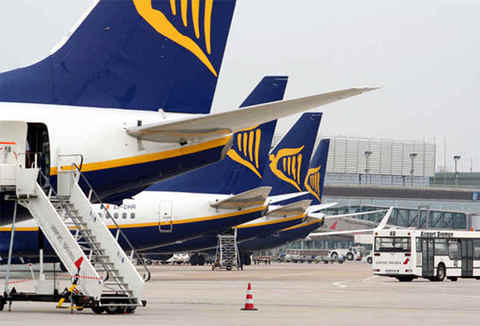 Ryanair confirms Boeing order worth 11.6 billion euro.