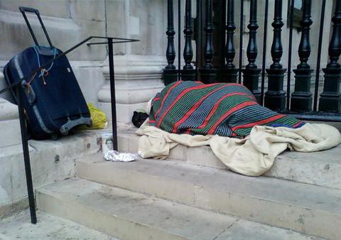 'Więcej bezdomnych przez cięcia zasiłków'
