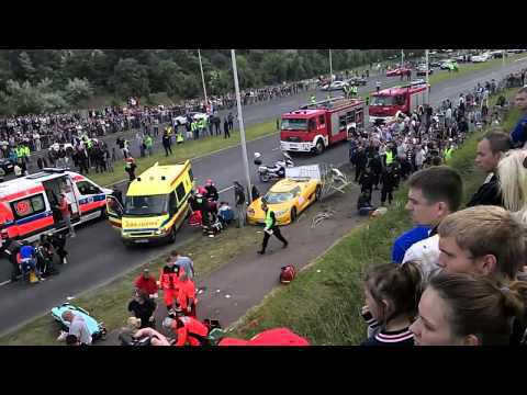 Tragedia na Gran Turismo: sportowy samochód wjechał w tłum