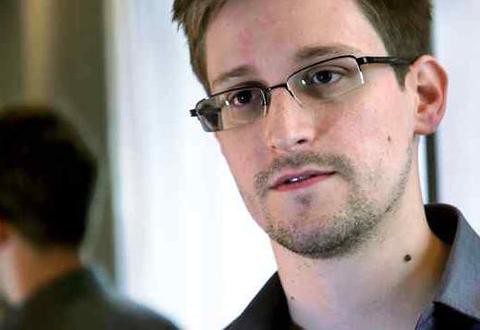 Snowden przerywa milczenie 