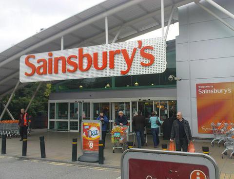 customer refused service at checkout until she stopped talking on her mobile phone