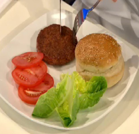 Pierwszy burger z probówki zjedli w Londynie ochotnicy