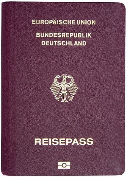 Blisko 4,5 tys. Polaków dostało w 2012 r. niemieckie paszporty