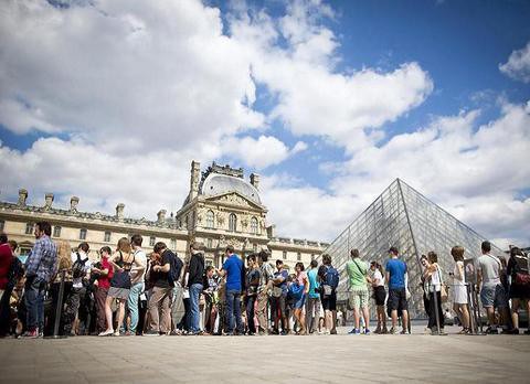 Louvre in Paris fears fake Chinese ticket scam
