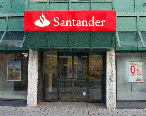 Arrests over 'cyber plot' to steal from Santander bank