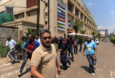 Kenya hostages trapped in standoff