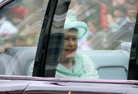 Elżbieta II szuka punktualnego pracownika