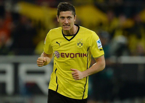 Lewandowski says he still wants to play in the Premier League and joining Bayern is not a done deal