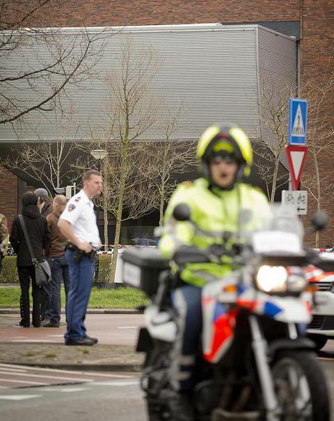 Dutch police shoot Pole dead