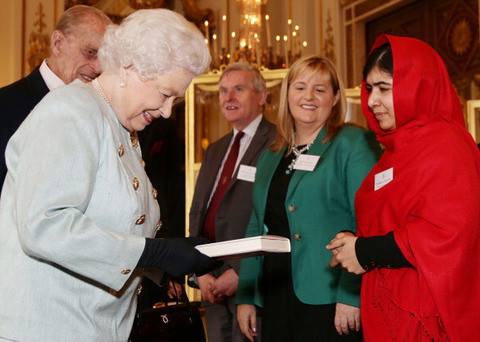 Królowa spotkała się z Malalą Yousafzai