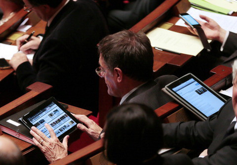 Na posiedzenie rządu bez iPada. Boją się podsłuchów
