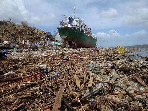 Tajfun Haiyan dotarł do Wietnamu. Znacznie osłabł