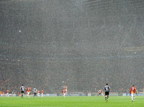 Storm in Istanbul sees Galatasaray-Juventus abandoned in UEFA Champions League