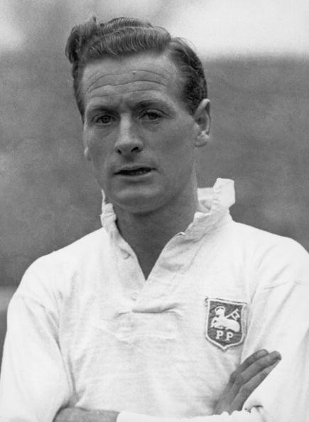 Sir Tom Finney: Former Preston and England winger dies at 91