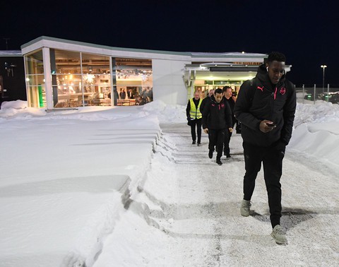 Arsenal players will play among the snow
