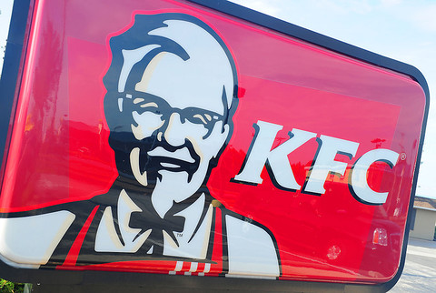 Popularna sieć fast-foodów bez kurczaków. KFC zamknęło większość placówek
