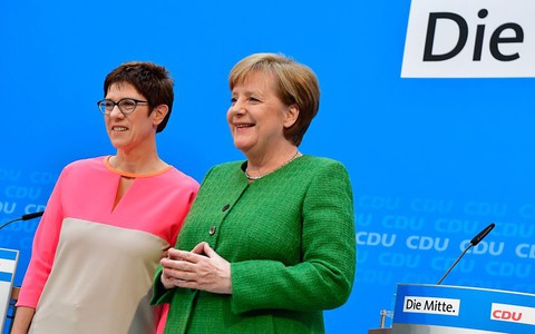"FT": "Mini-Merkel" wchodzi do pierwszej ligi niemieckiej polityki
