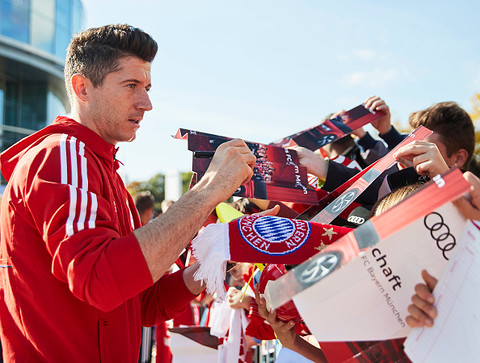 Lewandowski changed agent, revived speculation about club change