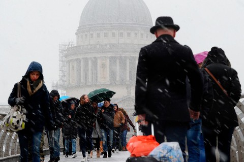W Londynie trwają przygotowania do ataku zimy. Śnieg i mróz nawet do piątku
