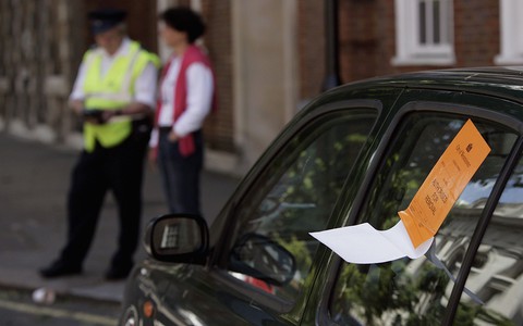UK: Połowa odwołań od mandatów za parkowanie uznawanych