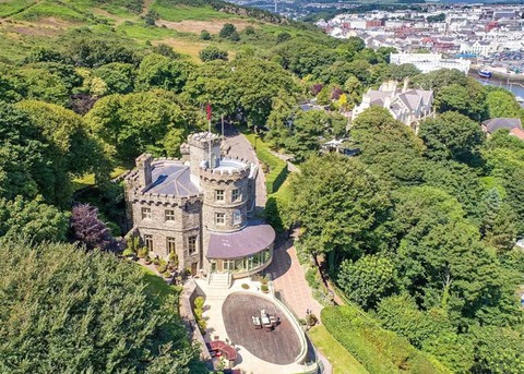 Wypieszczony zamek na Wyspie Man do kupienia za 4 mln funtów