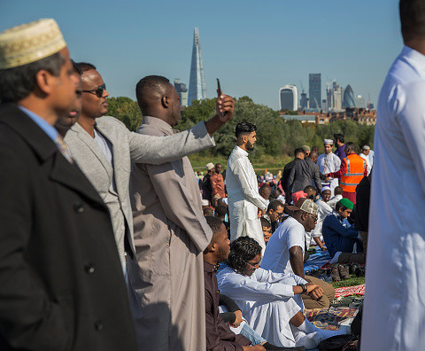 Brytyjczycy namawiani do atakowania muzułmanów. Policja prowadzi śledztwo