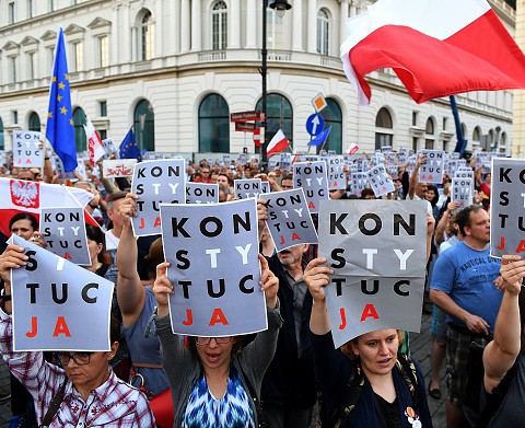 BBC o sytuacji w Polsce: "Zagrożona liberalna demokracja"