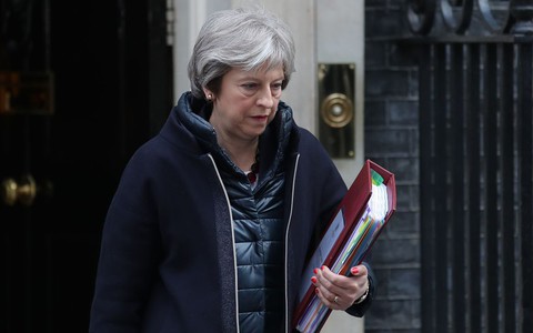 Theresa May expels 23 Russian diplomats in response to spy poisoning