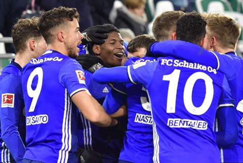 Schalke win at Wolfsburg