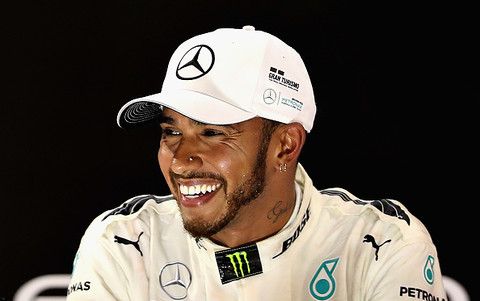Media: Hamilton przedłuży umowę z Mercedesem za 45 mln euro rocznie