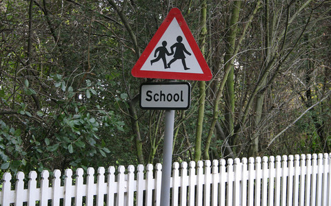 Alarm bombowy w UK. Ewakuowano ponad 400 szkół