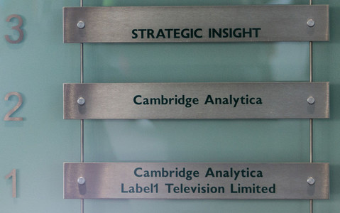 Prezes Cambridge Analytica zawieszony w obowiązkach
