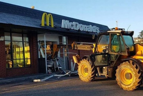 Limerick: McDonald's zaatakowany koparką