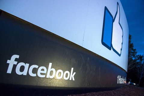 Facebook's Zuckerberg speaks out over Cambridge Analytica 'breach'