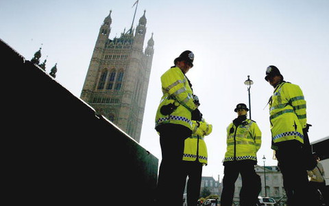 Brytyjska policja reaguje na zgłoszenia pod numer 999 po kilku dniach