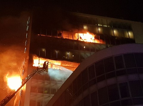 Pożar dublińskiego hotelu: "Ogień rozprzestrzeniał się jak szalony"