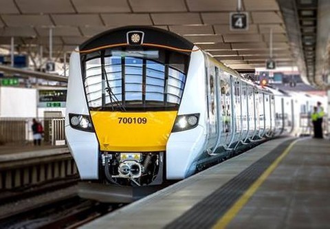 Londyńczycy mogą już jeździć autonomicznym pociągiem