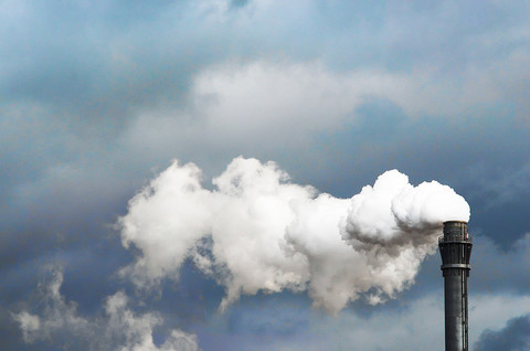 Emisja gazów cieplarnianych spada piąty rok z rzędu