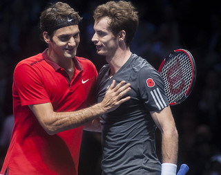 Federer rozgromił Murraya, awans Nishikoriego