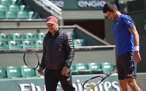 Djokovic trains in Spain under the supervision of a former trainer
