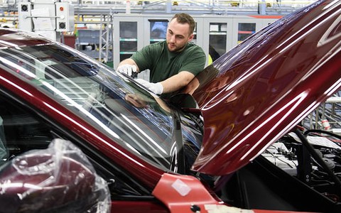 Jaguar Land Rover ograniczy produkcję. Powodem m.in. Brexit