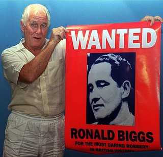 Great Train Robber Ronnie Biggs dies aged 84