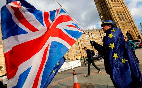 "Obywatele UE też mogą być zmuszeni do opuszczenia Wielkiej Brytanii po Brexicie"
