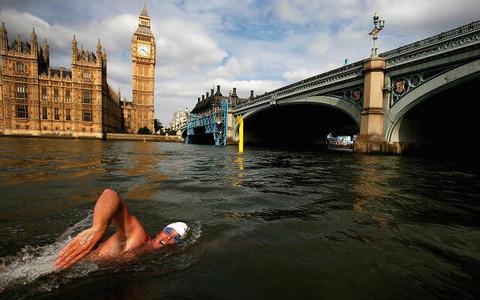 Don't jump in Thames to cool off, London police warn