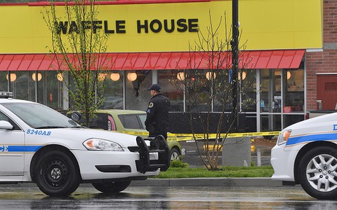 Four killed by nude gunman at Nashville waffle house