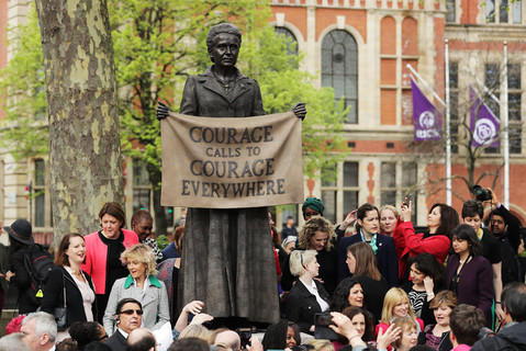 Pierwszy pomnik kobiety stanął przed Pałacem Westminsterskim
