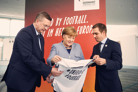 Niemcy starają się o organizację Euro 2024. "Gwarantujemy idealną atmosferę"