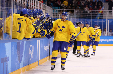 Swedish hockey players pay tribute to DJ Avicii