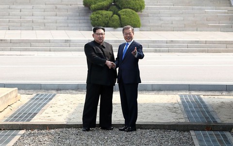 Historyczne spotkanie przywódców obu Korei. Rozmawiali o denuklearyzacji i pokoju